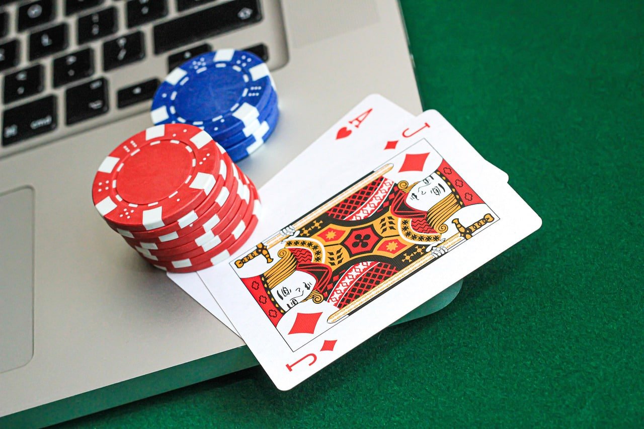Live casino uangtoto menghadirkan permainan dealer langsung dengan suasana kasino nyata